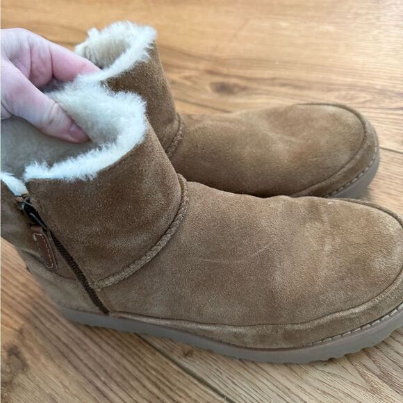 UGG Classic Mini Boots – Size 8, Fur Lined - Picture 8 of 9